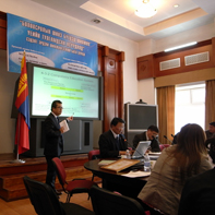 モンゴルの文部科学文化省でカリキュラム改革の提言を行なう